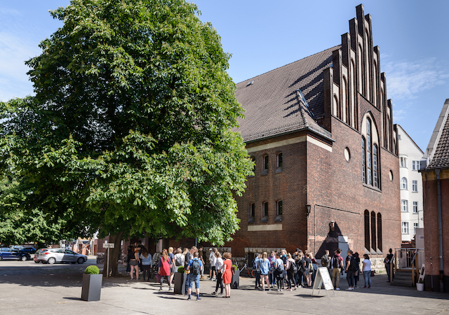 Ostkreuz Theater von außen